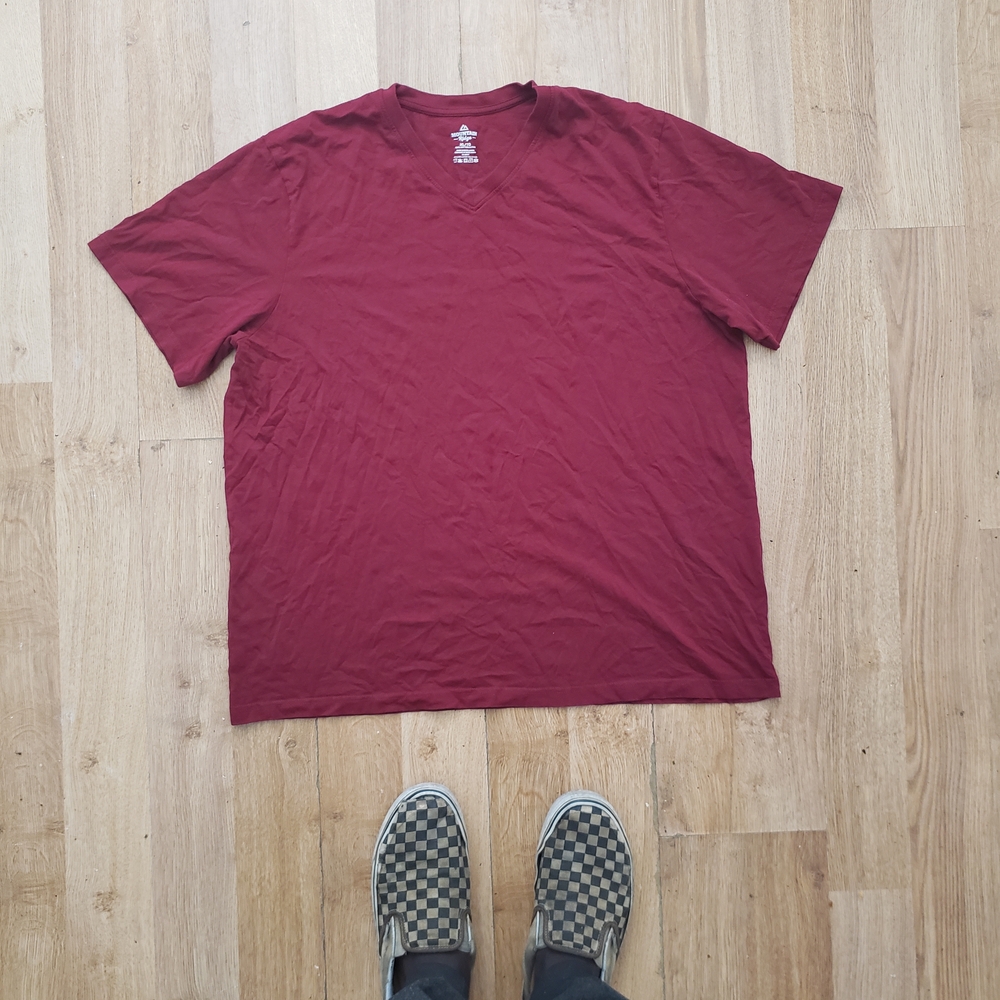 Casual Red Tshirt Short Sleeve Mountain Ridge, Unisex. Open To Offers.